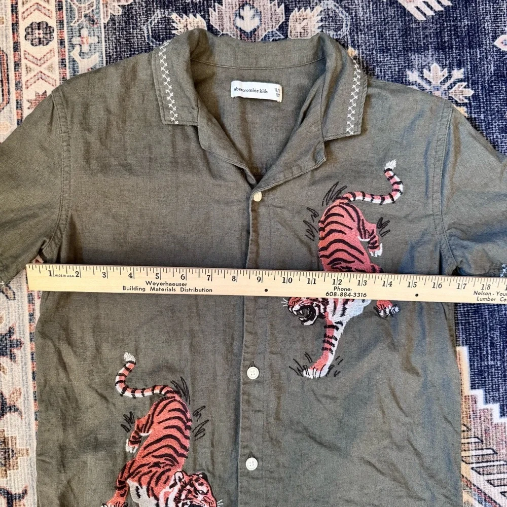 Abercrombie Kids Linen Blend Embroidered Tigers and Hem Olive Green Boys 11/12 - Picture 8 of 9